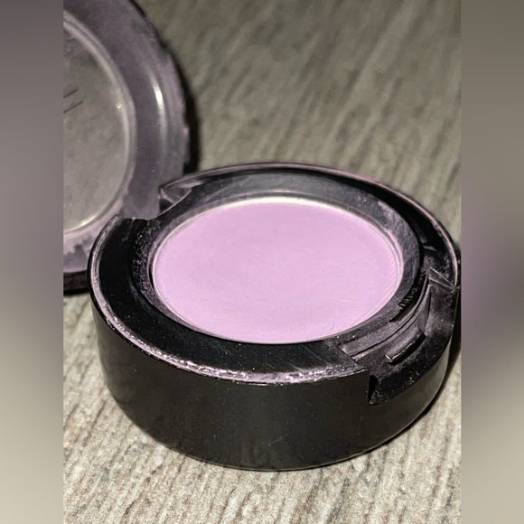 Discontinued MAC Eyeshadow LAVEN-DAH! - Picture 8 of 8